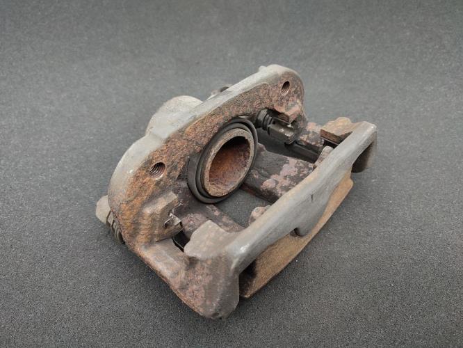 Etrier avant gauche (freinage) BMW SERIE 1 E87 PHASE 1 Diesel