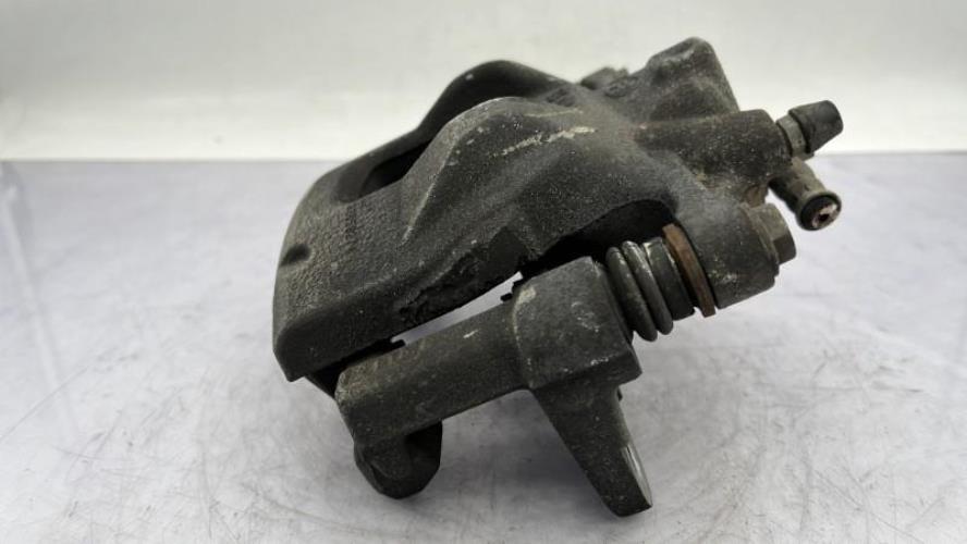 Etrier avant gauche (freinage) TOYOTA AURIS 2 PHASE 2 Essence