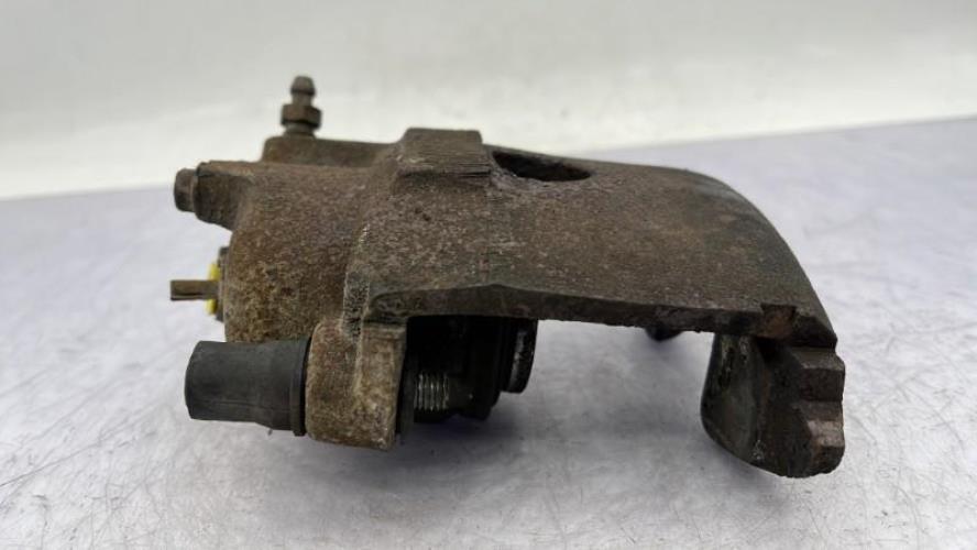 Etrier avant gauche (freinage) VOLKSWAGEN POLO 3 PHASE 1 Essence