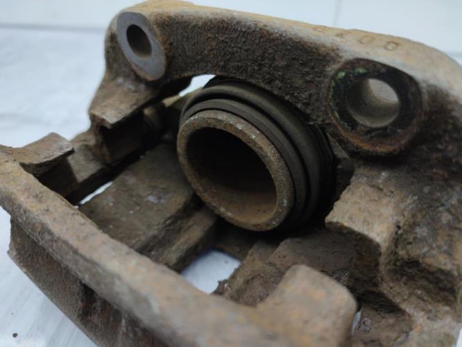 Etrier avant gauche (freinage) RENAULT MEGANE 1 PHASE 1 Diesel