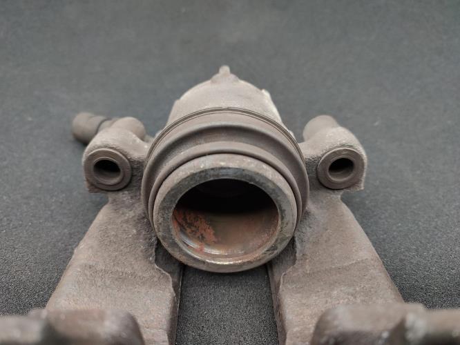 Etrier avant gauche (freinage) FORD FOCUS 1 Diesel