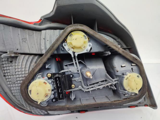 Feu arriere principal droit (feux) TOYOTA YARIS 1 PHASE 2 Essence