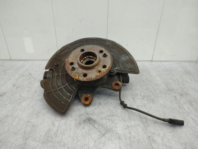 Fusee avant droit MERCEDES CLASSE M 163 PHASE 2 Essence