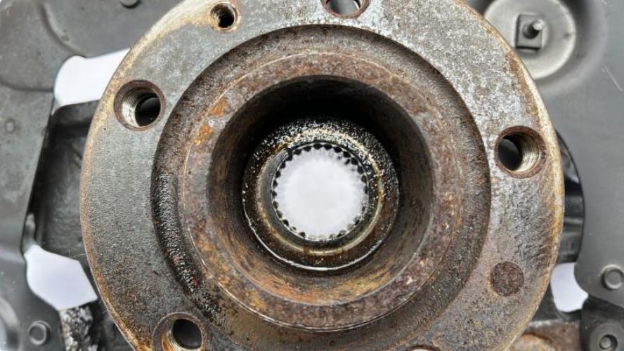 Fusee avant droit PEUGEOT 308 2 PHASE 1 Diesel