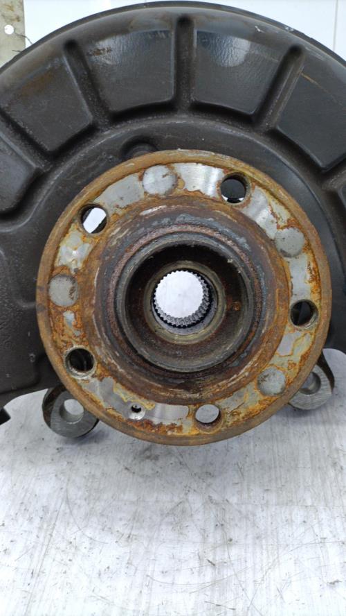 Fusee avant droit VOLKSWAGEN GOLF PLUS PHASE 2 Essence