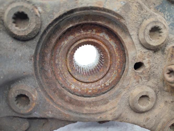 Fusee avant droit VOLKSWAGEN TOURAN 1 PHASE 1 Diesel