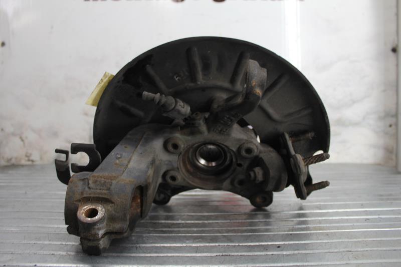 Fusee avant droit VOLKSWAGEN TOURAN 1 PHASE 1 Diesel