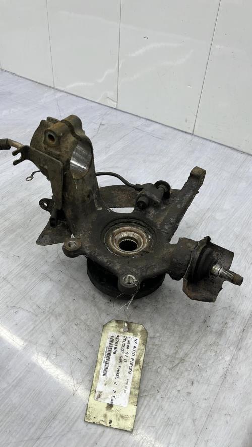 Fusee avant droit PEUGEOT 605 PHASE 2 Essence