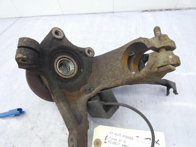 Fusee avant droit PEUGEOT 206+ Essence