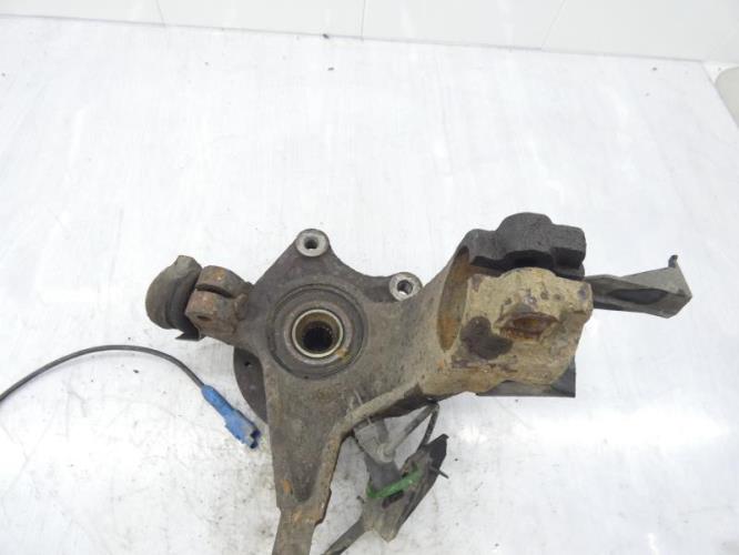 Fusee avant droit PEUGEOT 206+ Diesel