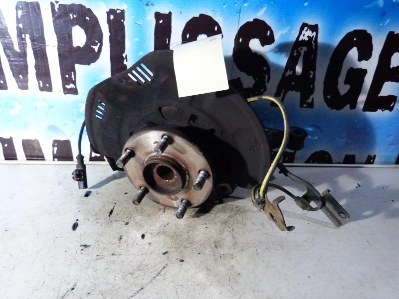 Fusee avant droit TOYOTA AURIS 1 PHASE 1 Diesel