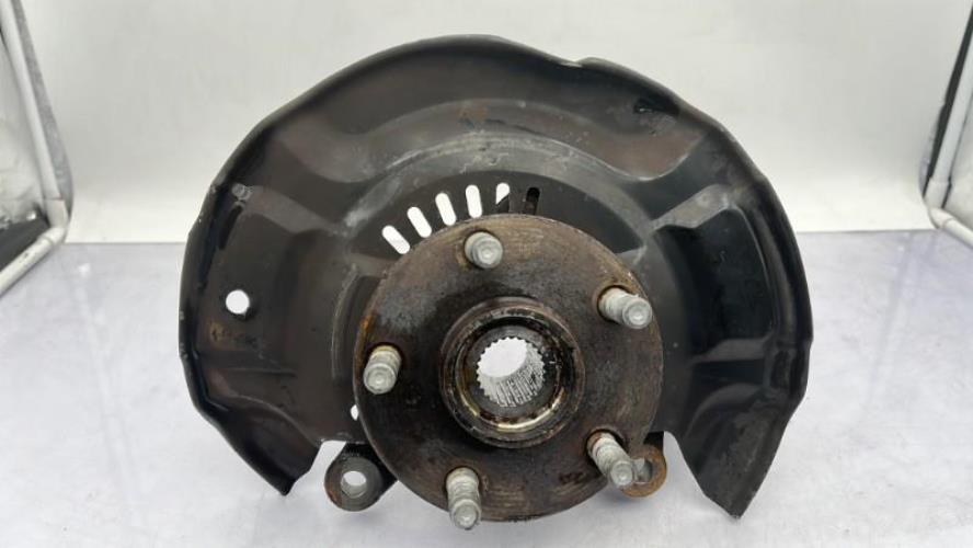 Fusee avant droit TOYOTA VERSO-S PHASE 1 Essence