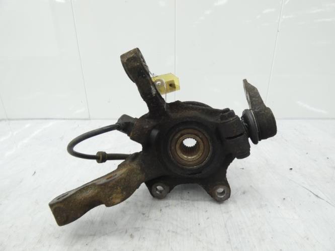 Fusee avant droit RENAULT CLIO 2 PHASE 1 Essence