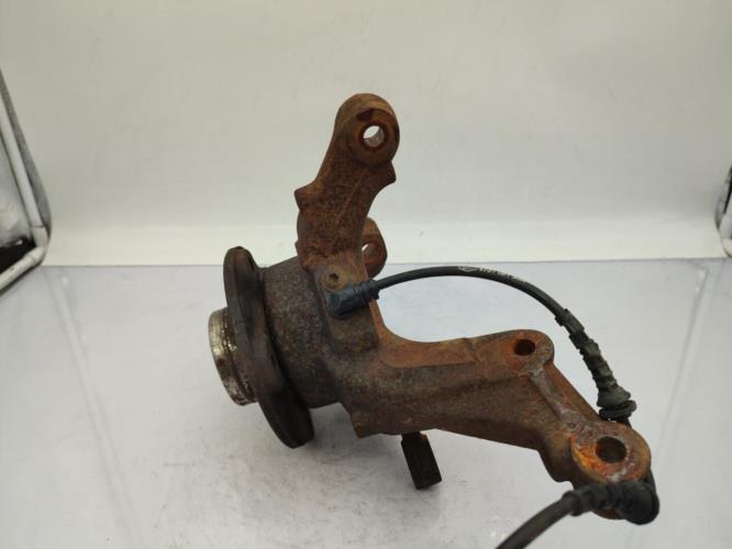 Fusee avant droit DACIA DUSTER 1 PHASE 1 Diesel