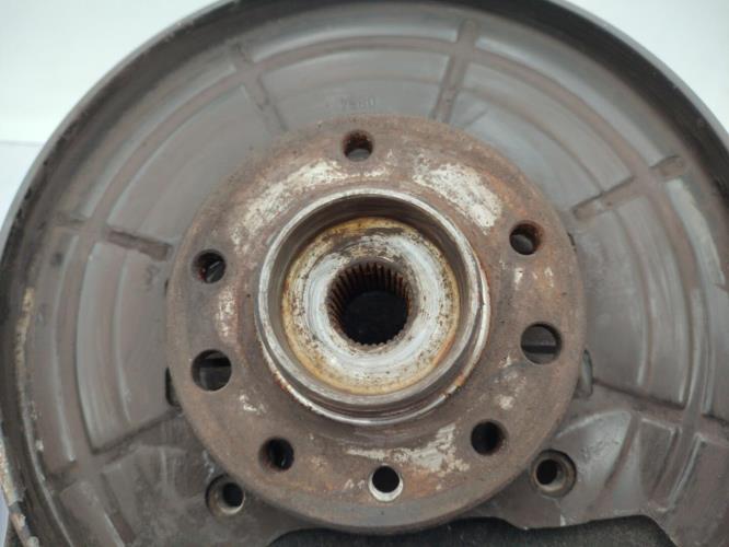Fusee avant droit OPEL MERIVA B PHASE 1 Essence