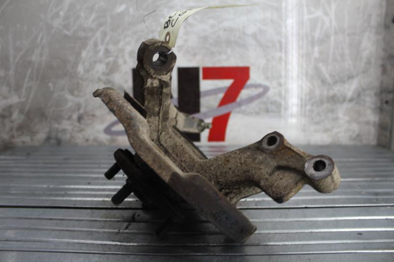 Fusee avant droit MAZDA 323 4 PHASE 2 Essence