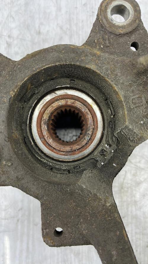 Fusee avant droit RENAULT CLIO 3 PHASE 1 Essence