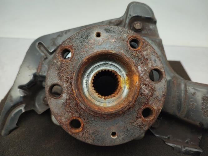 Fusee avant gauche OPEL CORSA E Essence