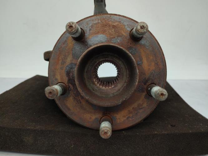 Fusee avant gauche FORD MONDEO 2 Diesel