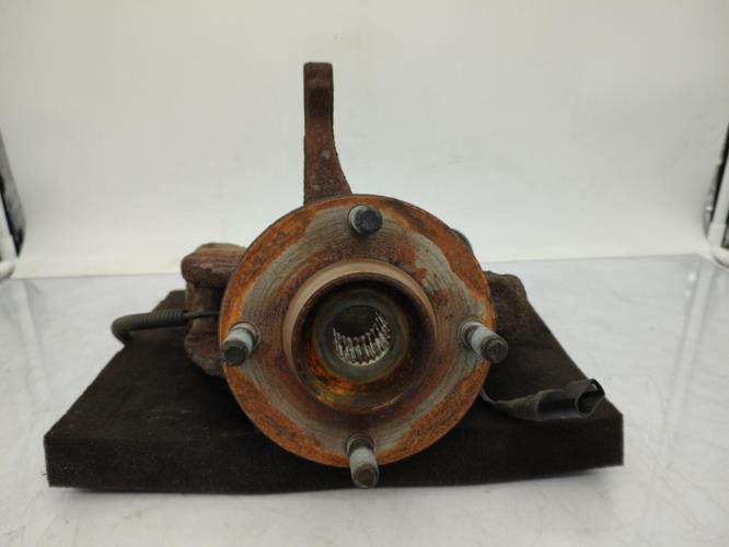 Fusee avant gauche FORD FIESTA 5 PHASE 1 Essence