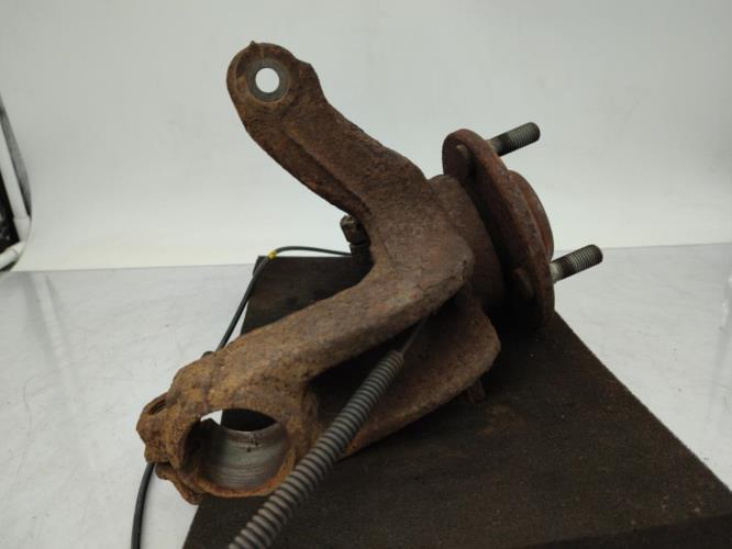 Fusee avant gauche FORD FIESTA 5 PHASE 1 Diesel