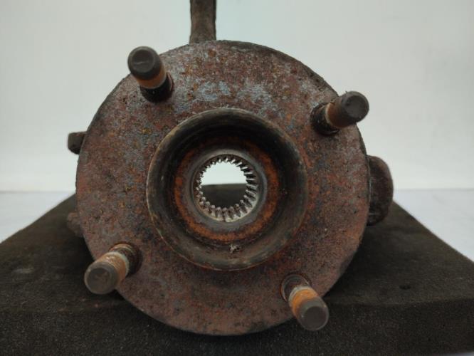 Fusee avant gauche FORD FIESTA 5 PHASE 1 Diesel