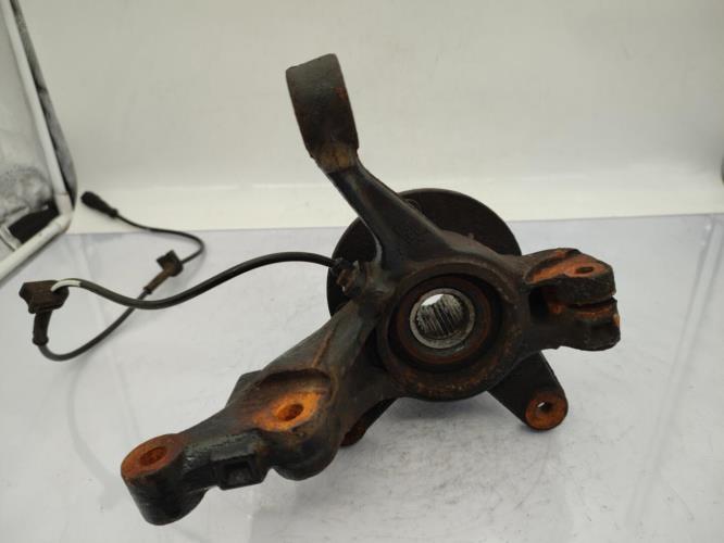 Fusee avant gauche FORD FIESTA 6 PHASE 1 Essence