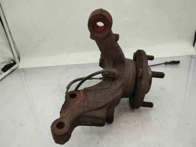 Fusee avant gauche FORD FIESTA 6 PHASE 1 Diesel