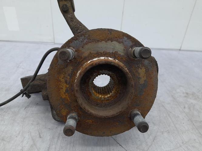 Fusee avant gauche FORD FIESTA 6 PHASE 1 Diesel