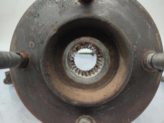 Fusee avant gauche FORD FIESTA 6 PHASE 1 Diesel