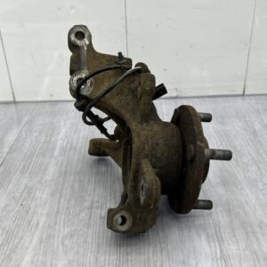 Fusee avant gauche FORD FIESTA 6 PHASE 1 Diesel