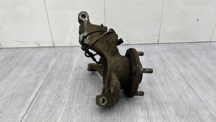 Fusee avant gauche FORD FIESTA 6 PHASE 1 Diesel