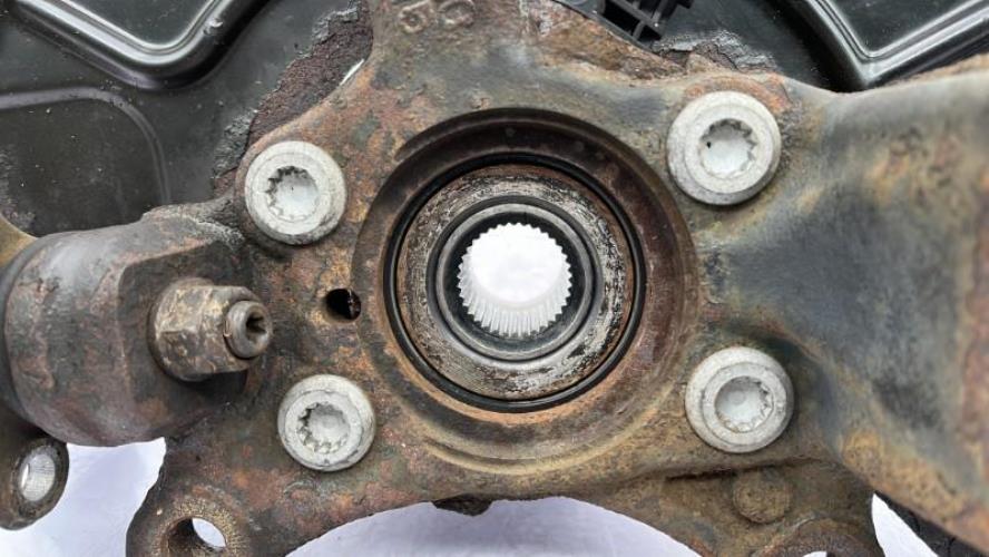 Fusee avant gauche VOLKSWAGEN CADDY 3 PHASE 1 Diesel