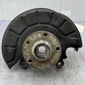 Fusee avant gauche VOLKSWAGEN GOLF 5 Essence