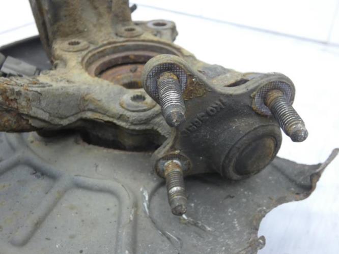 Fusee avant gauche VOLKSWAGEN GOLF 6 Essence