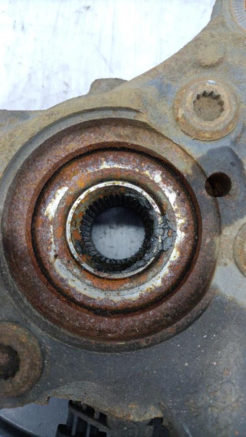 Fusee avant gauche VOLKSWAGEN GOLF PLUS PHASE 2 Essence