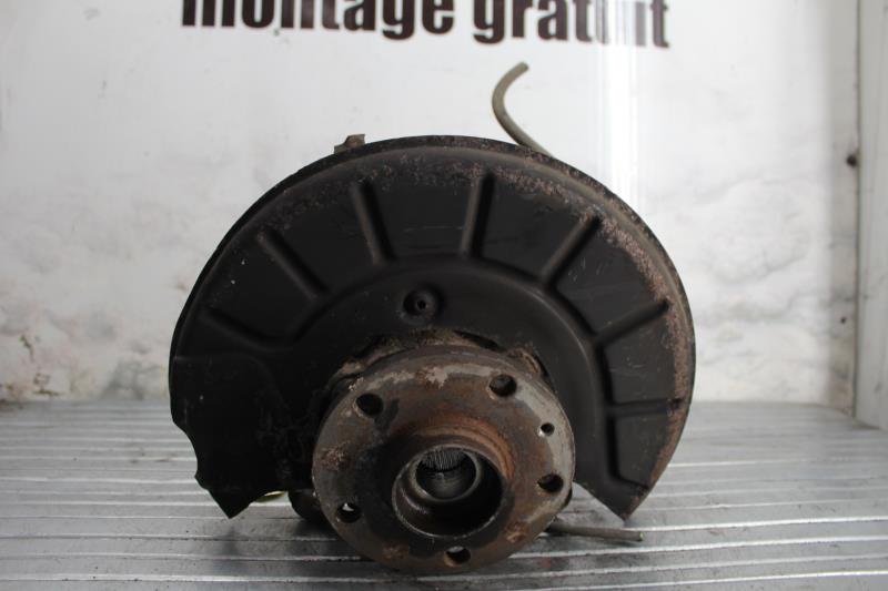 Fusee avant gauche VOLKSWAGEN GOLF 5 Essence