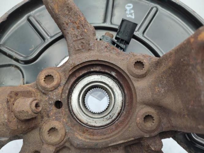 Fusee avant gauche VOLKSWAGEN GOLF 5 Diesel