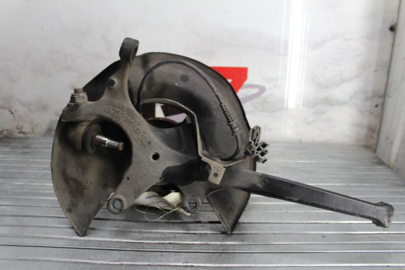 Fusee avant gauche MERCEDES CLASSE C 202 PHASE 1 Diesel