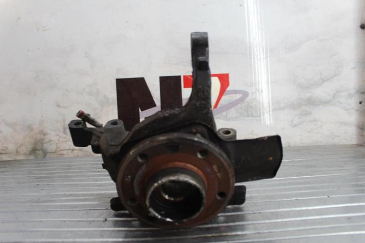 Fusee avant gauche OPEL ASTRA H GTC PHASE 1 Diesel