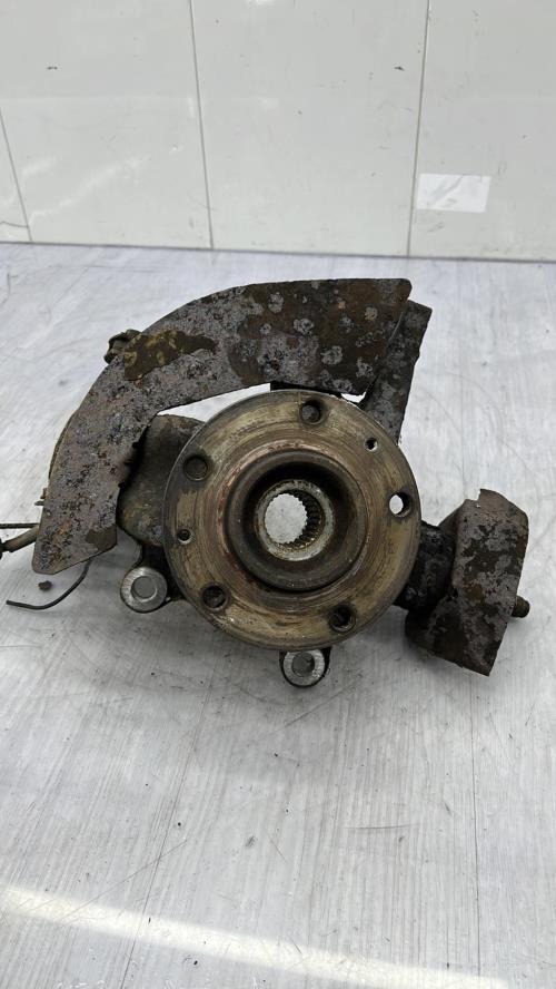 Fusee avant gauche PEUGEOT 605 PHASE 2 Essence