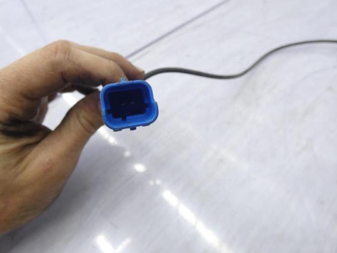 Fusee avant gauche PEUGEOT 206+ Essence