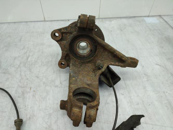 Fusee avant gauche PEUGEOT 206+ Essence