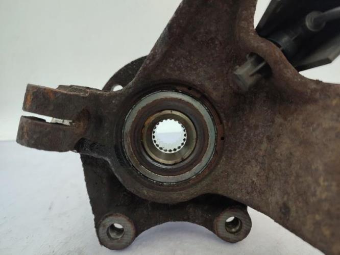 Fusee avant gauche PEUGEOT 206+ Diesel