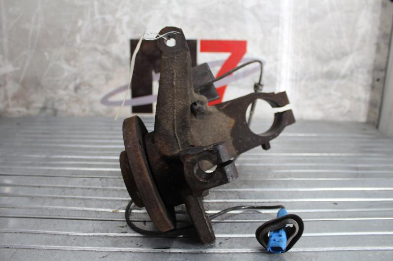 Fusee avant gauche PEUGEOT 206+ Essence