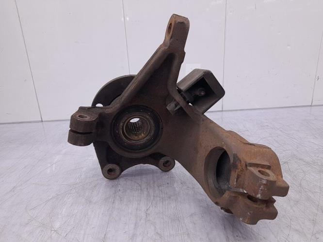 Fusee avant gauche PEUGEOT 206+ Diesel