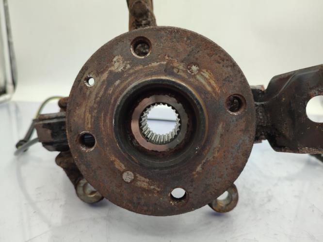 Fusee avant gauche PEUGEOT 107 PHASE 1 Essence