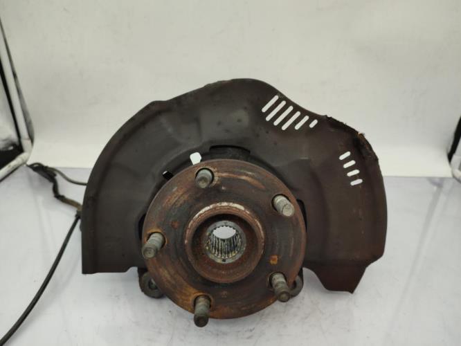 Fusee avant gauche TOYOTA AURIS 1 PHASE 1 Essence