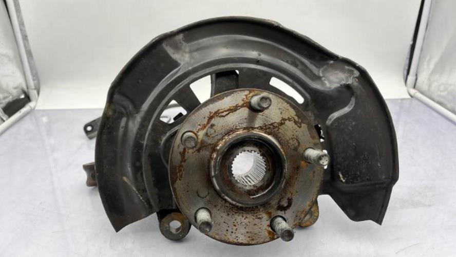 Fusee avant gauche TOYOTA AURIS 1 PHASE 1 Diesel