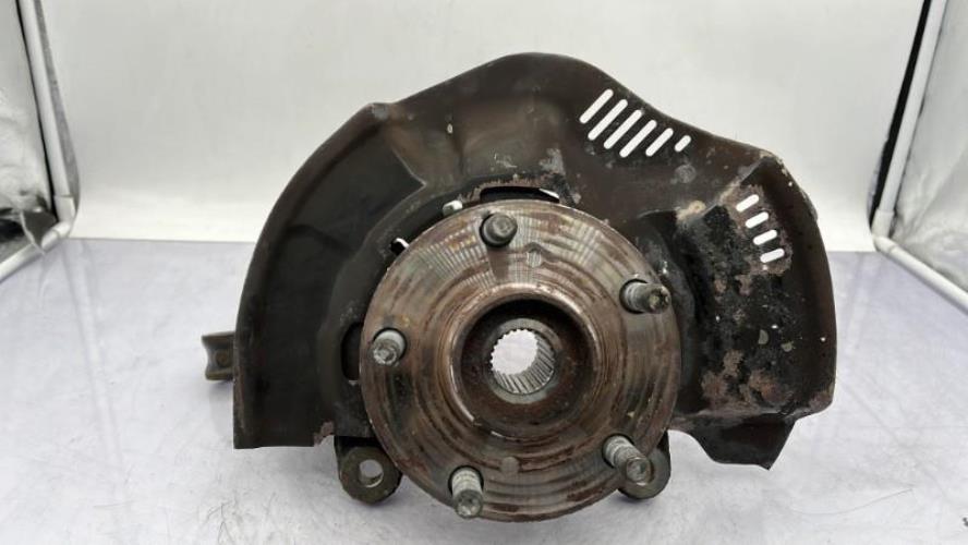 Fusee avant gauche TOYOTA AURIS 1 PHASE 1 Essence